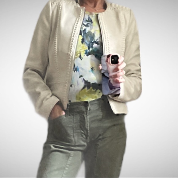 Apanage Floral Viscose-blend T-Shirt 4 - Picture 2 of 16